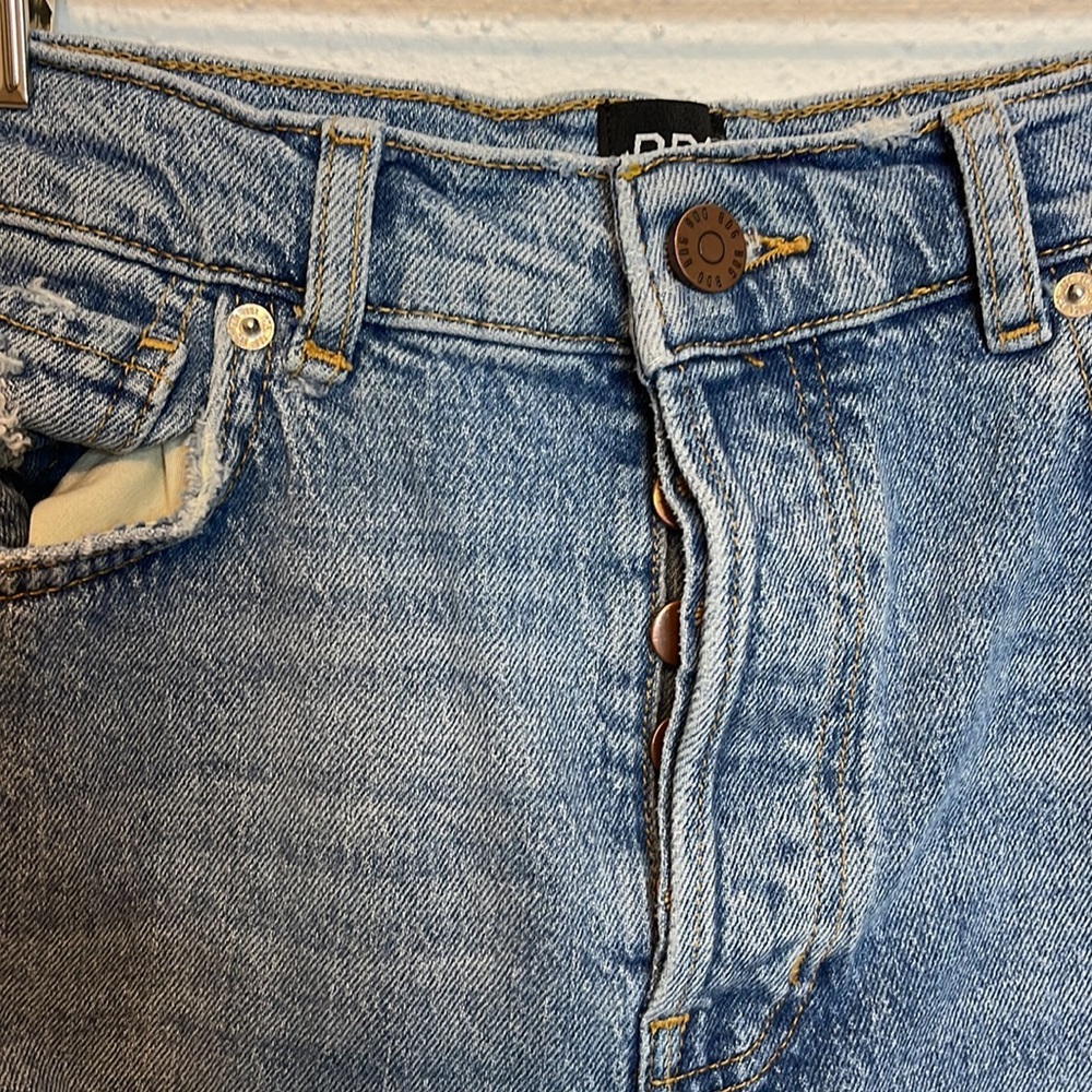 BDG Slim Straight Distressed Jeans Size 28 - Picture 2 of 6